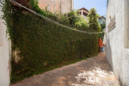Casa à venda com 580m², 6 quartos e 3 vagas Casa à venda com 580m², 6 quartos e 3 vagasÁrea de Serviço