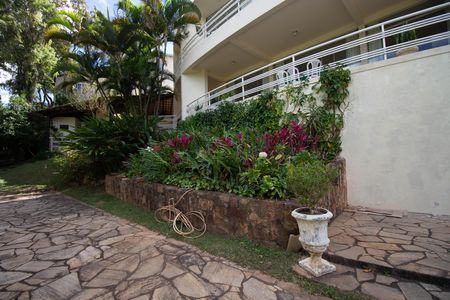 Casa à venda com 580m², 6 quartos e 3 vagas Casa à venda com 580m², 6 quartos e 3 vagasQuintal