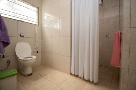 Casa à venda com 580m², 6 quartos e 3 vagas Casa à venda com 580m², 6 quartos e 3 vagasBanheiro da Suíte 1