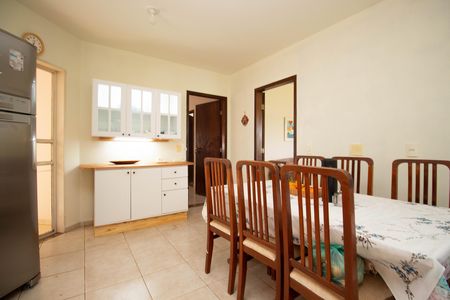Casa à venda com 580m², 6 quartos e 3 vagas Casa à venda com 580m², 6 quartos e 3 vagasCozinha 1