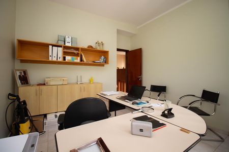 Casa à venda com 580m², 6 quartos e 3 vagas Casa à venda com 580m², 6 quartos e 3 vagasEscritório