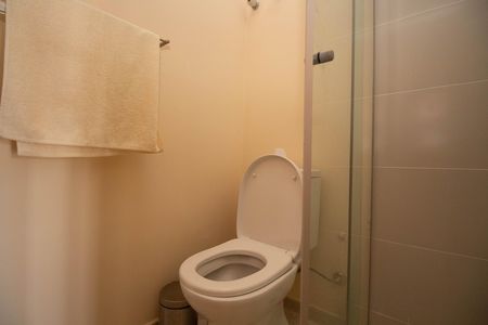 Casa à venda com 580m², 6 quartos e 3 vagas Casa à venda com 580m², 6 quartos e 3 vagasBanheiro Social