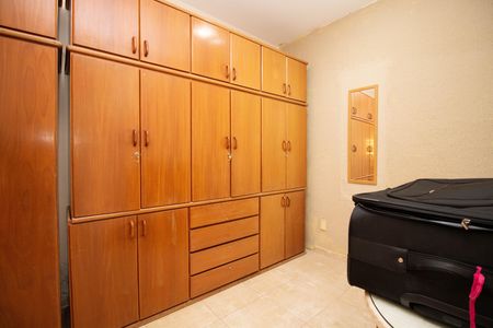 Casa à venda com 580m², 6 quartos e 3 vagas Casa à venda com 580m², 6 quartos e 3 vagasCloset da Suíte Master