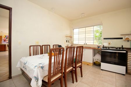 Casa à venda com 580m², 6 quartos e 3 vagas Casa à venda com 580m², 6 quartos e 3 vagasCozinha 1