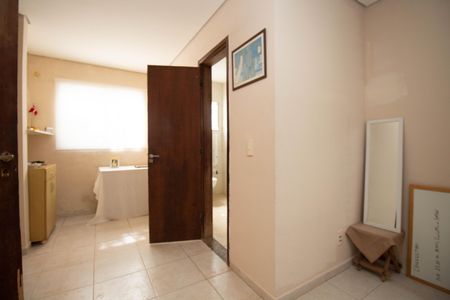 Casa à venda com 580m², 6 quartos e 3 vagas Casa à venda com 580m², 6 quartos e 3 vagasCloset da Suíte 1
