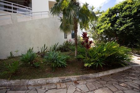 Casa à venda com 580m², 6 quartos e 3 vagas Casa à venda com 580m², 6 quartos e 3 vagasQuintal