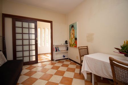 Casa à venda com 580m², 6 quartos e 3 vagas Casa à venda com 580m², 6 quartos e 3 vagasQuarto 2