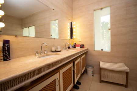 Casa à venda com 580m², 6 quartos e 3 vagas Casa à venda com 580m², 6 quartos e 3 vagasBanheiro da Suíte Master