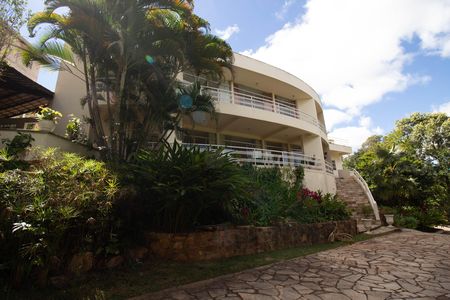 Casa à venda com 580m², 6 quartos e 3 vagas Casa à venda com 580m², 6 quartos e 3 vagasQuintal