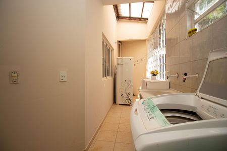 Casa à venda com 580m², 6 quartos e 3 vagas Casa à venda com 580m², 6 quartos e 3 vagasÁrea de Serviço