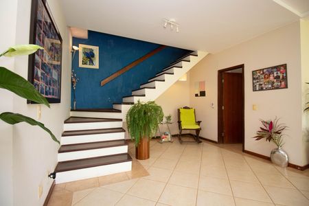 Casa à venda com 580m², 6 quartos e 3 vagas Casa à venda com 580m², 6 quartos e 3 vagasSala