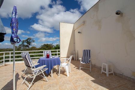 Casa à venda com 580m², 6 quartos e 3 vagas Casa à venda com 580m², 6 quartos e 3 vagasVaranda