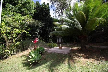 Casa à venda com 580m², 6 quartos e 3 vagas Casa à venda com 580m², 6 quartos e 3 vagasQuintal
