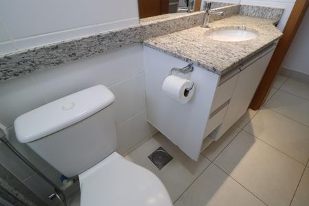 Apartamento para alugar com 74m², 2 quartos e 2 vagasBanheiro Social
