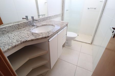Apartamento para alugar com 74m², 2 quartos e 2 vagasBanheiro do Quarto 2