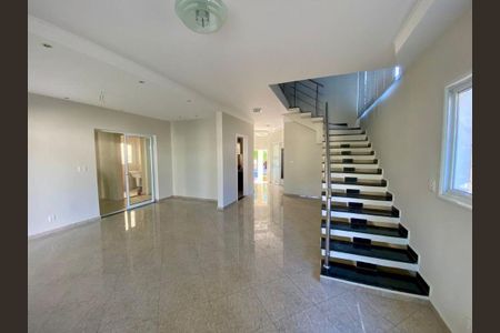 Casa à venda com 291m², 4 quartos e 4 vagas