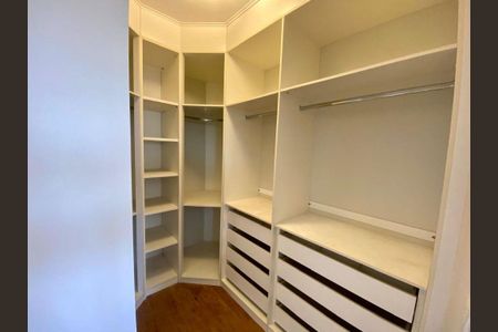 Casa à venda com 291m², 4 quartos e 4 vagas