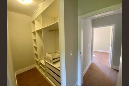 Casa à venda com 291m², 4 quartos e 4 vagas