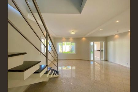 Casa à venda com 291m², 4 quartos e 4 vagas