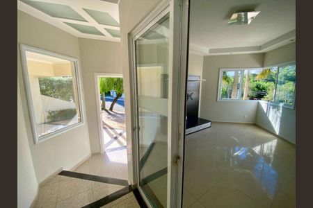 Casa à venda com 291m², 4 quartos e 4 vagas