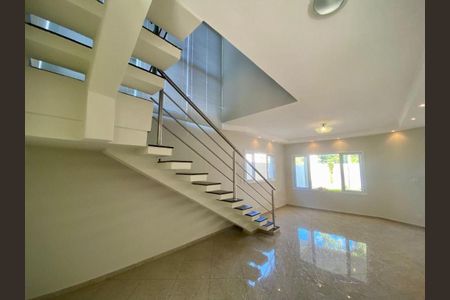 Casa à venda com 291m², 4 quartos e 4 vagas