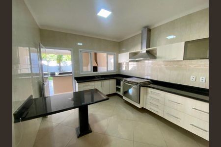 Casa à venda com 291m², 4 quartos e 4 vagas