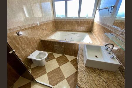 Casa à venda com 291m², 4 quartos e 4 vagas