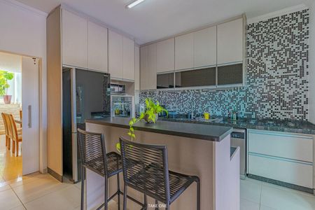 Casa à venda com 4 quartos, 276m² em Parque Residencial Eloy Chaves, Jundiaí