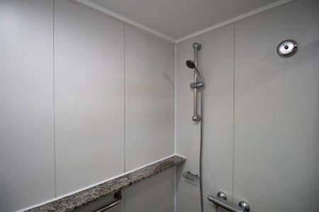 Banheiro da Suíte de kitnet/studio para alugar com 1 quarto, 80m² em Asa Norte, Brasília