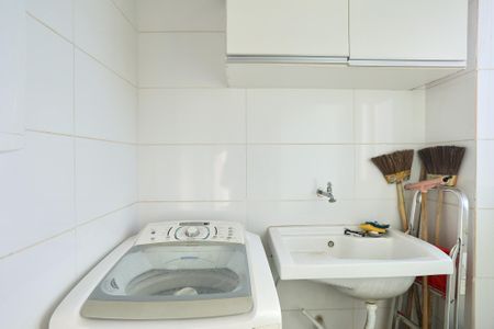 Apartamento à venda com 82m², 2 quartos e 2 vagas Apartamento à venda com 82m², 2 quartos e 2 vagasCozinha e Área de Serviço