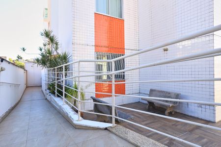 Apartamento à venda com 82m², 2 quartos e 2 vagas Apartamento à venda com 82m², 2 quartos e 2 vagasEntrada