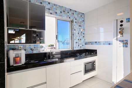 Apartamento à venda com 82m², 2 quartos e 2 vagas Apartamento à venda com 82m², 2 quartos e 2 vagasCozinha e Área de Serviço