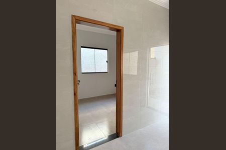 Casa à venda com 61m², 3 quartos e 3 vagas