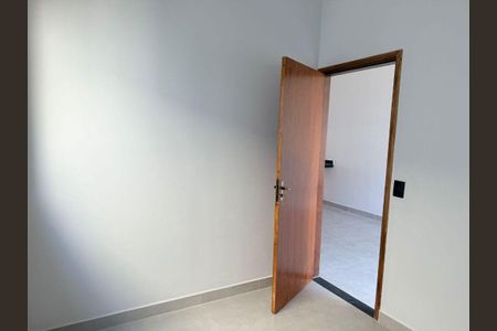 Casa à venda com 61m², 3 quartos e 3 vagas