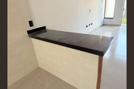 Casa à venda com 61m², 3 quartos e 3 vagas