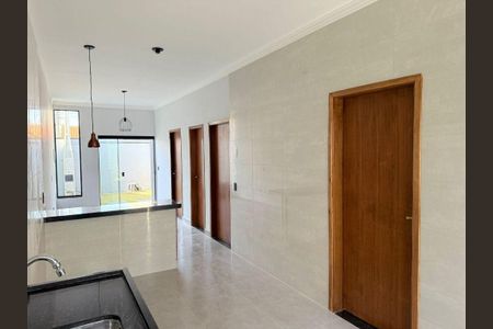 Casa à venda com 61m², 3 quartos e 3 vagas