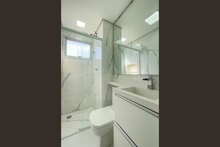Banheiro social de apartamento à venda com 3 quartos, 54m² em Conceicao, Osasco