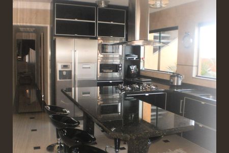 Casa à venda com 4 quartos, 355m² em Vila Pereira Barreto, São Paulo