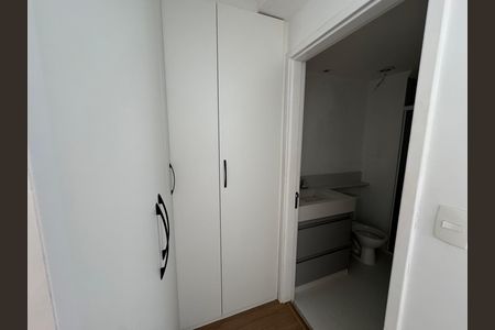 Closet da suíte de apartamento para alugar com 1 quarto, 42m² em Csg 3, Brasília