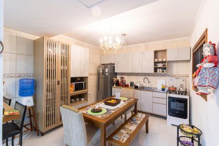 Casa à venda com 208m², 2 quartos e 2 vagas Casa à venda com 208m², 2 quartos e 2 vagasCozinha