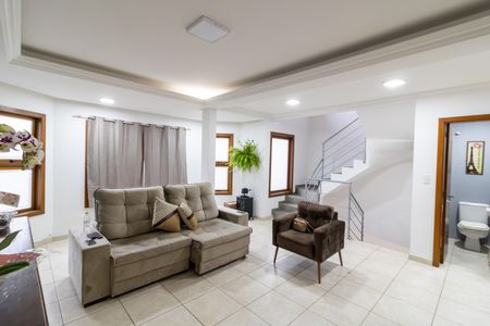 Casa à venda com 208m², 2 quartos e 2 vagas Casa à venda com 208m², 2 quartos e 2 vagasSala