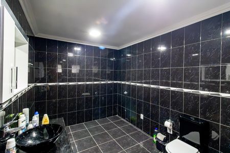 Casa à venda com 208m², 2 quartos e 2 vagas Casa à venda com 208m², 2 quartos e 2 vagasBanheiro da Suíte 2