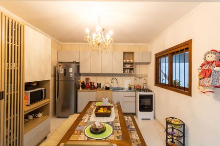 Casa à venda com 208m², 2 quartos e 2 vagas Casa à venda com 208m², 2 quartos e 2 vagasCozinha