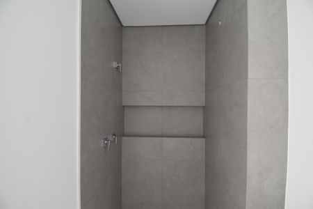 Banheiro da Suíte de apartamento à venda com 2 quartos, 102m² em Centro, Curitiba