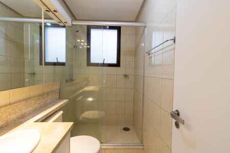 Banheiro da Suíte de apartamento à venda com 2 quartos, 77m² em Menino Deus, Porto Alegre