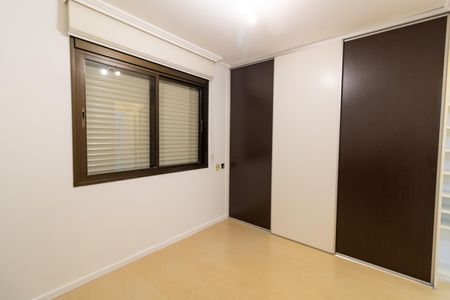 Suíte de apartamento à venda com 2 quartos, 77m² em Menino Deus, Porto Alegre