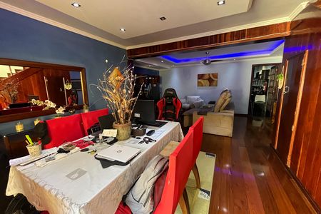 Casa à venda com 328m², 3 quartos e 2 vagas Casa à venda com 328m², 3 quartos e 2 vagasSala