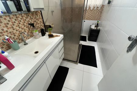 Casa à venda com 328m², 3 quartos e 2 vagas Casa à venda com 328m², 3 quartos e 2 vagasBanheiro