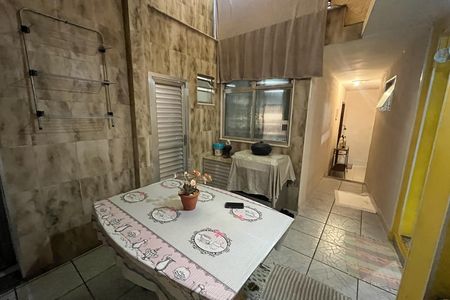 Casa à venda com 328m², 3 quartos e 2 vagas Casa à venda com 328m², 3 quartos e 2 vagasArea