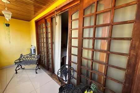 Casa à venda com 328m², 3 quartos e 2 vagas Casa à venda com 328m², 3 quartos e 2 vagasVaranda
